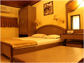 Hotel Beach Garden Мумбаи Экстерьер фото