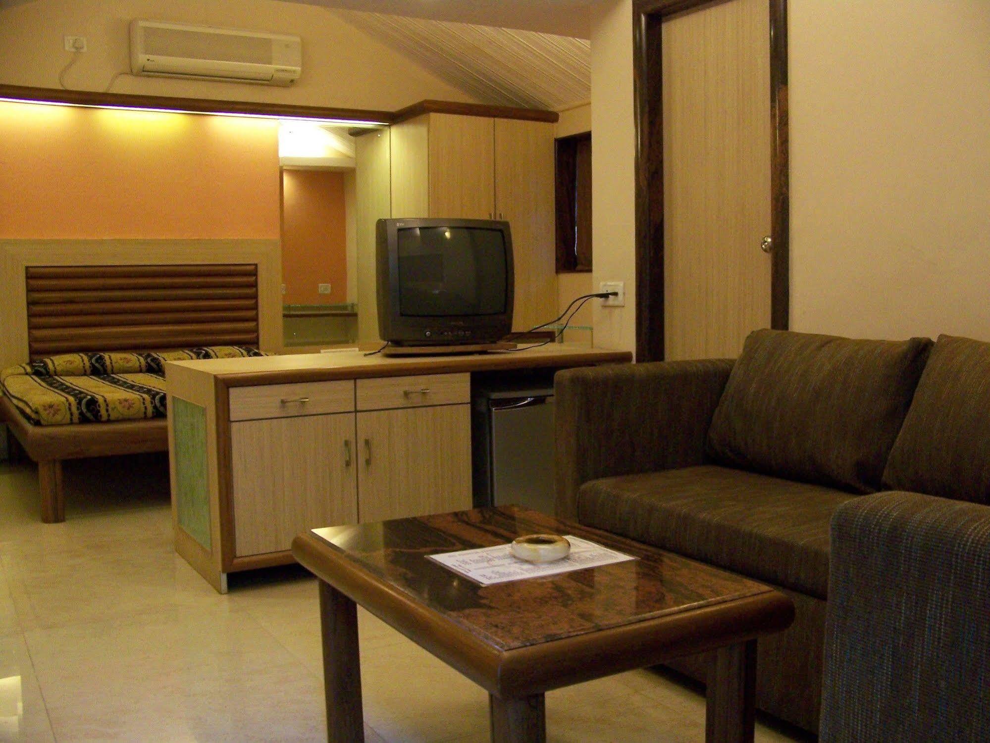 Hotel Beach Garden Мумбаи Экстерьер фото