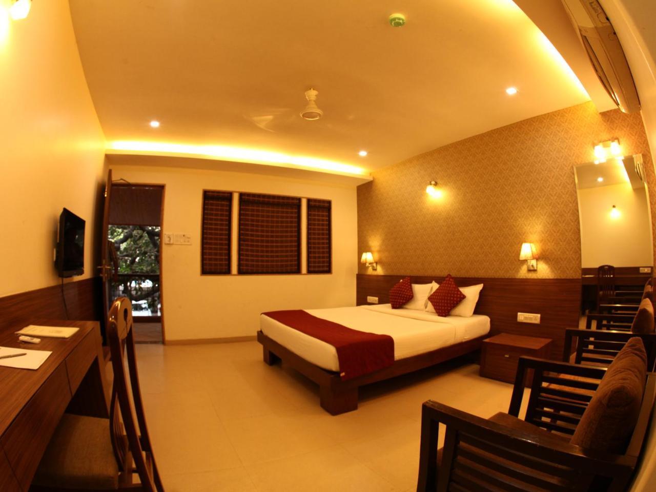 Hotel Beach Garden Мумбаи Экстерьер фото